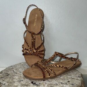 AEROSOLES CHLIQUE Women’s Leather Leopard Print Strappy Flat Sandals Sz 10.5